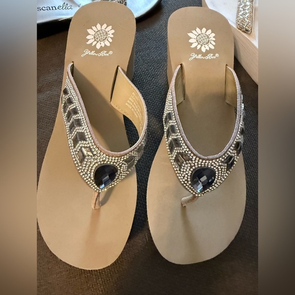 Yellow box sandals 7.5 beige with rhinestones / jewels wedge platform sandals - Picture 1 of 6